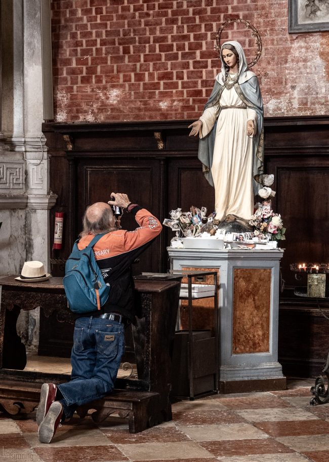 Hold that pose! <p> Santa Maria Gloriosa dei Frari, Venice, Italy (2019)